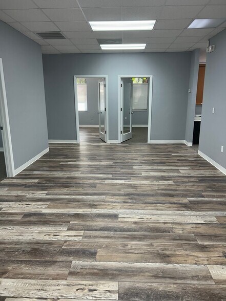 More Photos Of 18115 Us Hwy 41 N, Lutz Office For Sale