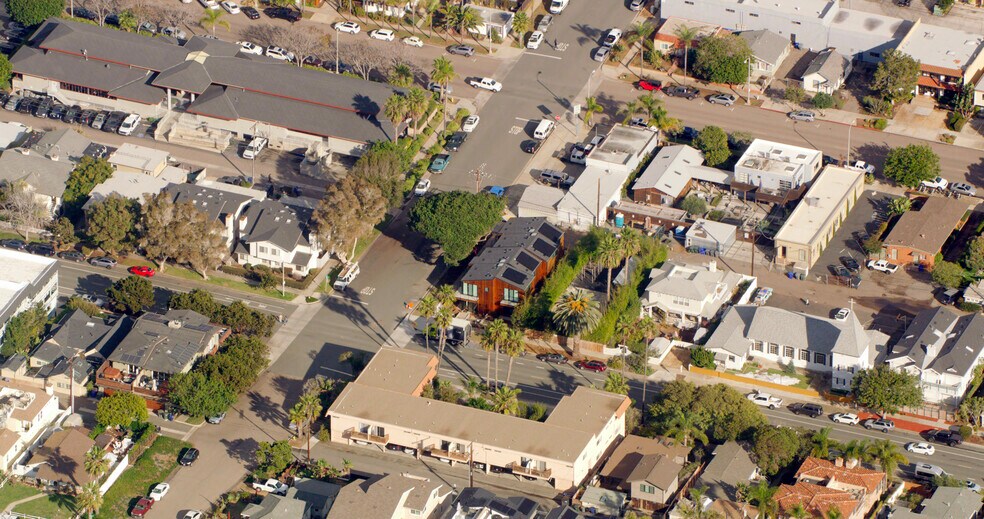 More Photos Of 221 W G St, Encinitas Apartments For Sale
