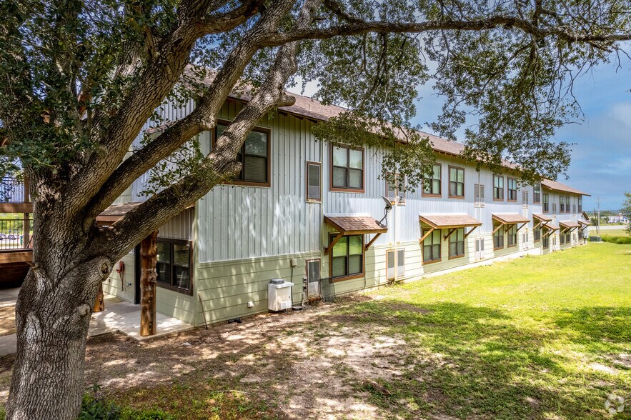 More Photos Of 4392 S Highway 181, Kenedy Apartments For Sale