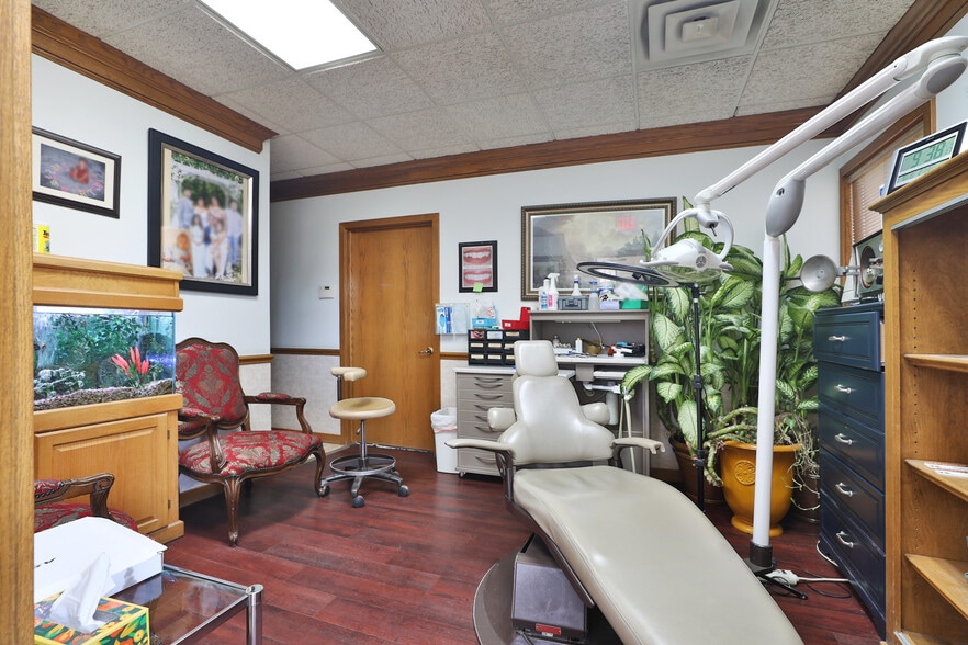 More Photos Of 2425 Deewood Dr, Columbus Medical For Sale