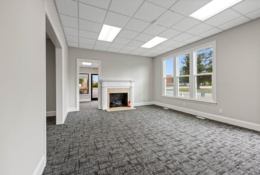 More Photos Of 504 W Broad St, Dunn Office For Sale