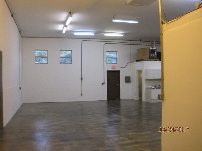 More Photos Of 4465 Limaburg Rd, Hebron Warehouse For Lease