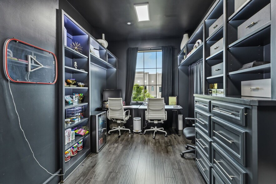 More Photos Of 1423 Lake Pointe Pkwy, Sugar Land Office For Sale