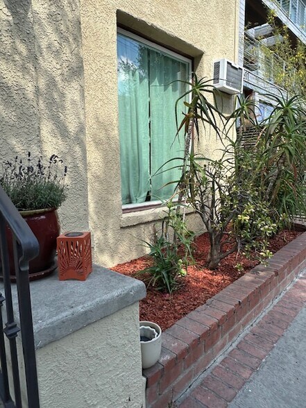 More Photos Of 603-607 1/2 N. Bronson Av, Los Angeles Apartments For Sale