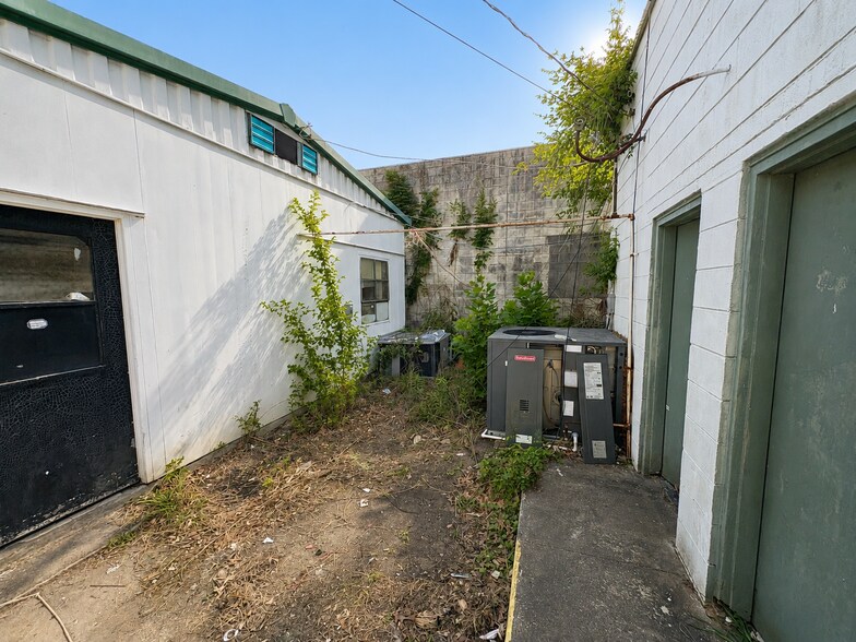 More Photos Of 1516 Dixie Trl, Raleigh Auto Repair For Lease