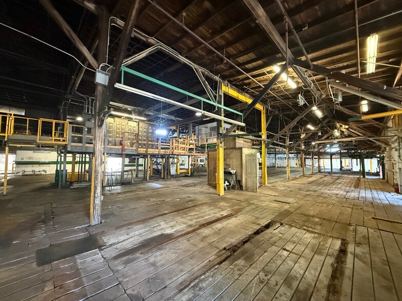 More Photos Of 650 Avenue R SW, Winter Haven Distribution For Sale