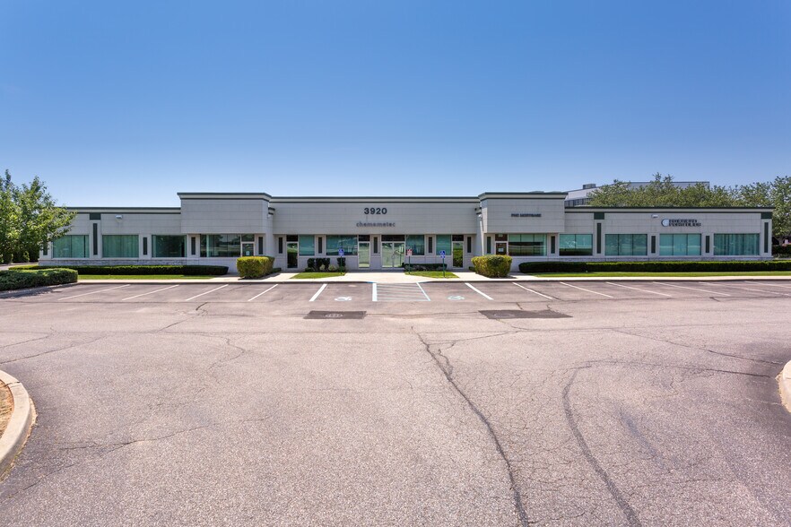 Primary Photo Of 3920 Veterans Memorial Hwy, Bohemia Medical For Lease