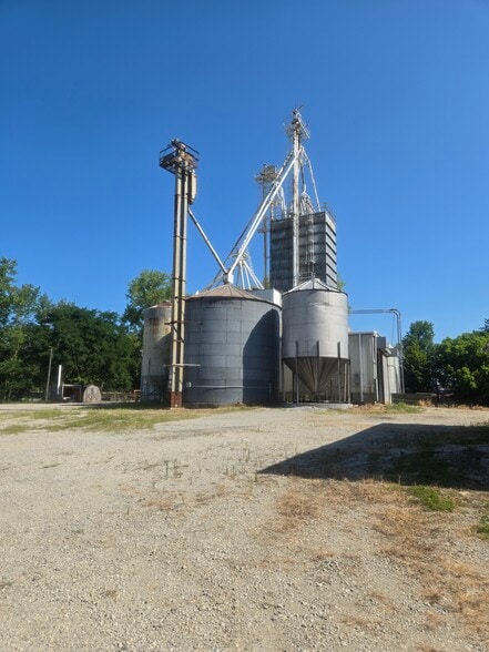 More Photos Of 10199 S Wayne Rd, Warren Showroom For Sale