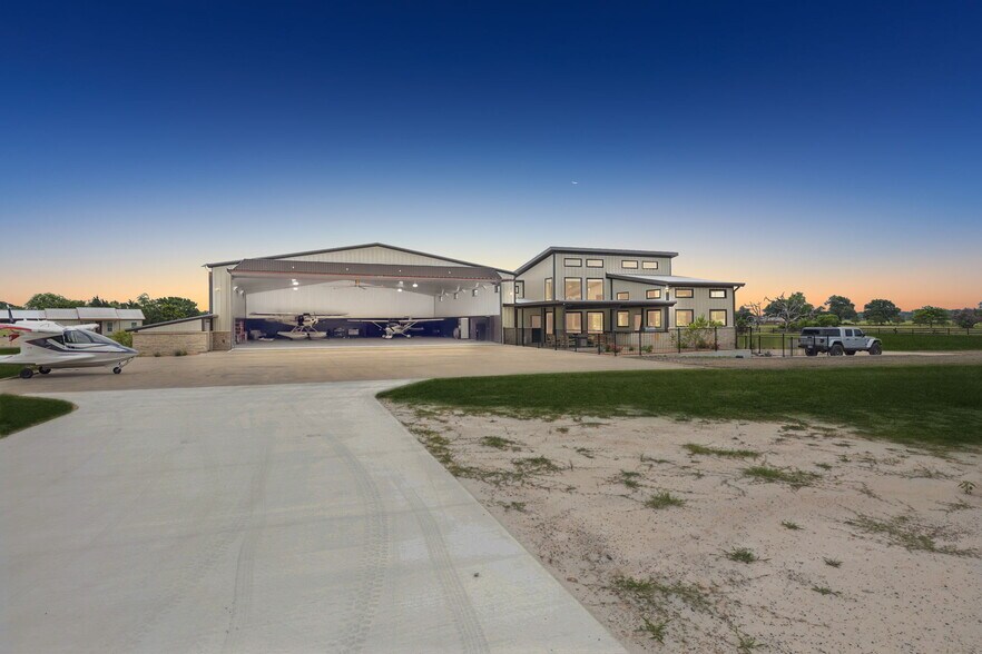More Photos Of 863 Vz County 1508 rd, Van Airplane Hangar For Sale