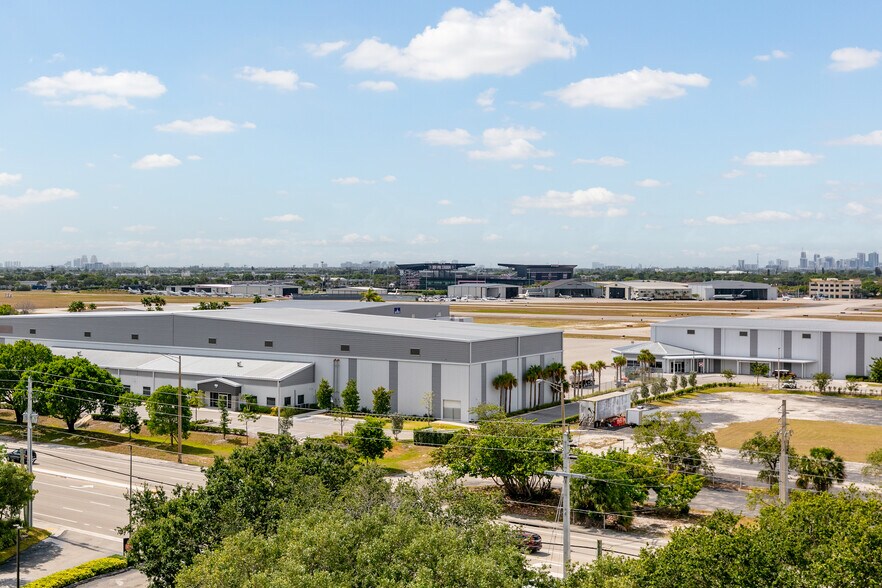 More Photos Of 1901 W Cypress Creek Rd, Fort Lauderdale Office For Lease