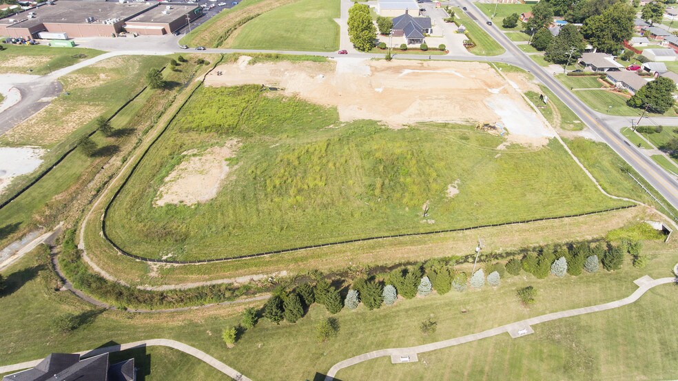 More Photos Of 6300 Greenwood Rd, Louisville General Retail For Lease