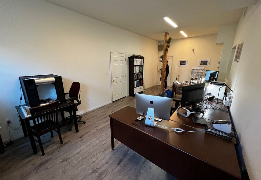 More Photos Of , Los Angeles Flex For Sale