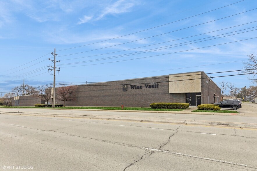 More Photos Of 5900 Howard St, Skokie Warehouse For Lease