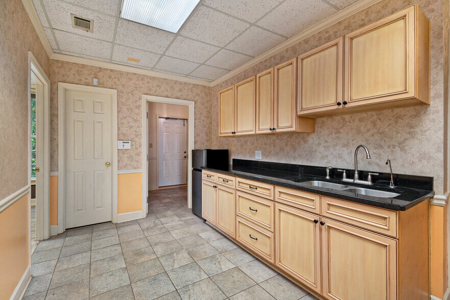 More Photos Of 8385 Dunwoody Pl, Atlanta Medical For Lease