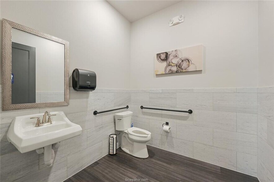 More Photos Of 3020 Barron Rd, College Station Loft Creative Space For Sale