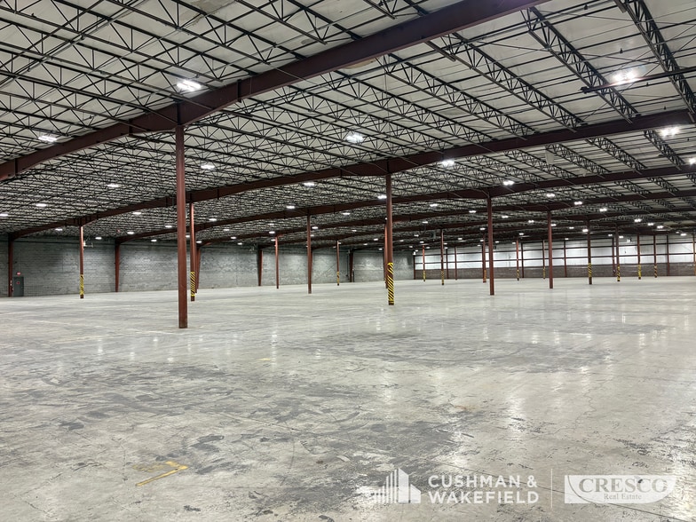 More Photos Of 30700 Aurora Rd, Solon Warehouse For Lease