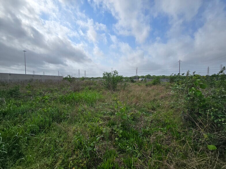 More Photos Of 8006 Hall Rd, Houston Land For Lease