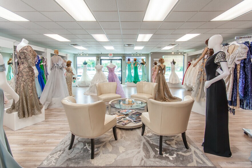 More Photos Of 8070-8078 21 Mile Rd, Shelby Township Office For Lease