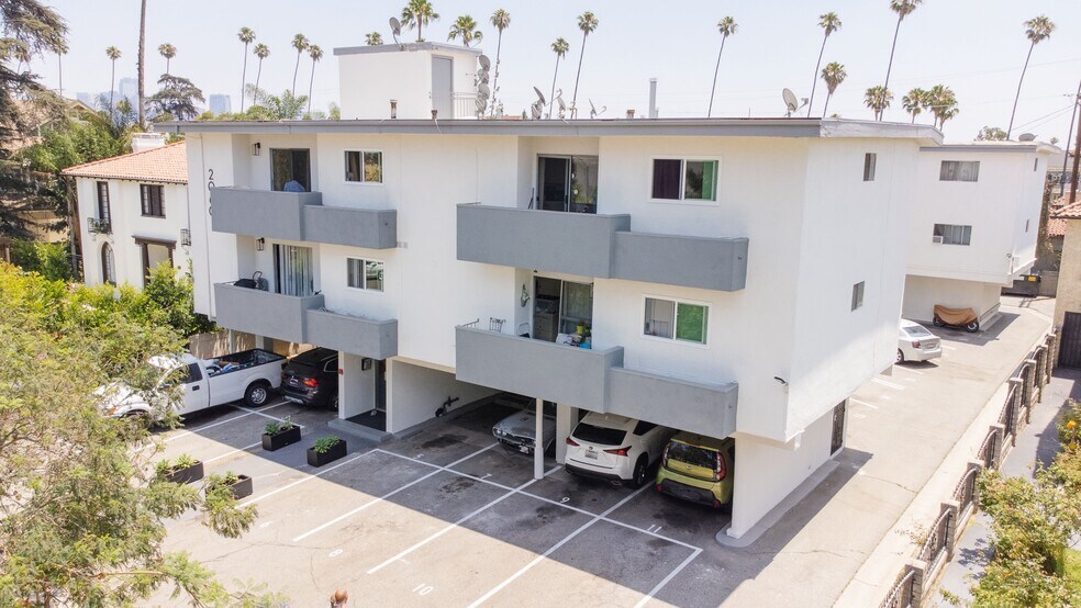 More Photos Of 2060 S Hobart Blvd, Los Angeles Multifamily For Sale
