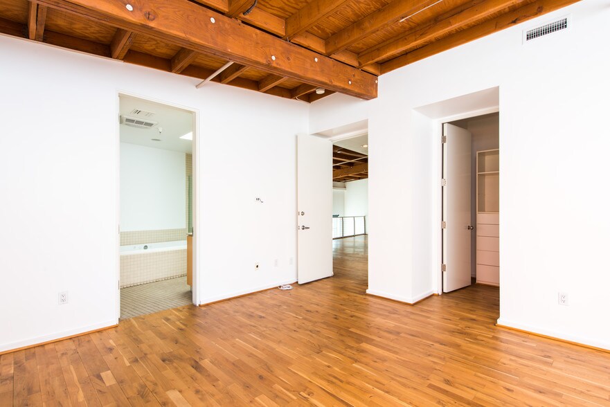 More Photos Of 2100 Abbot Kinney Blvd, Venice Office For Lease