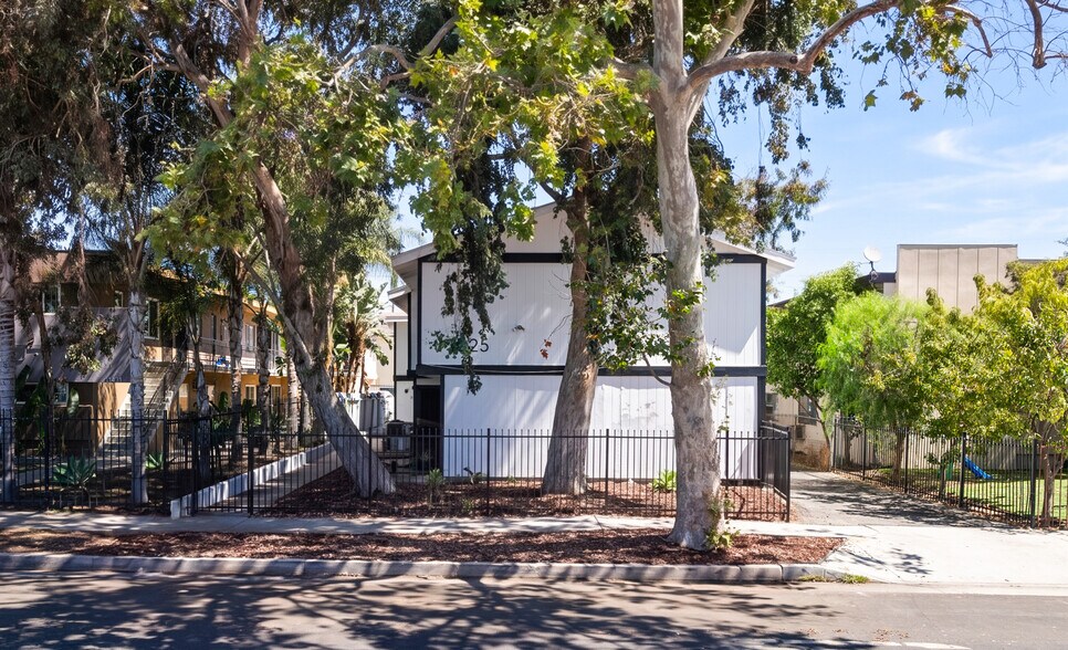 Primary Photo Of 11425 Tiara St, North Hollywood Multifamily For Sale