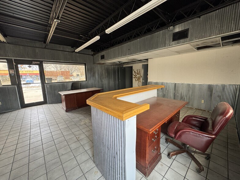 More Photos Of 6850 E Front St, Kansas City Freestanding For Sale