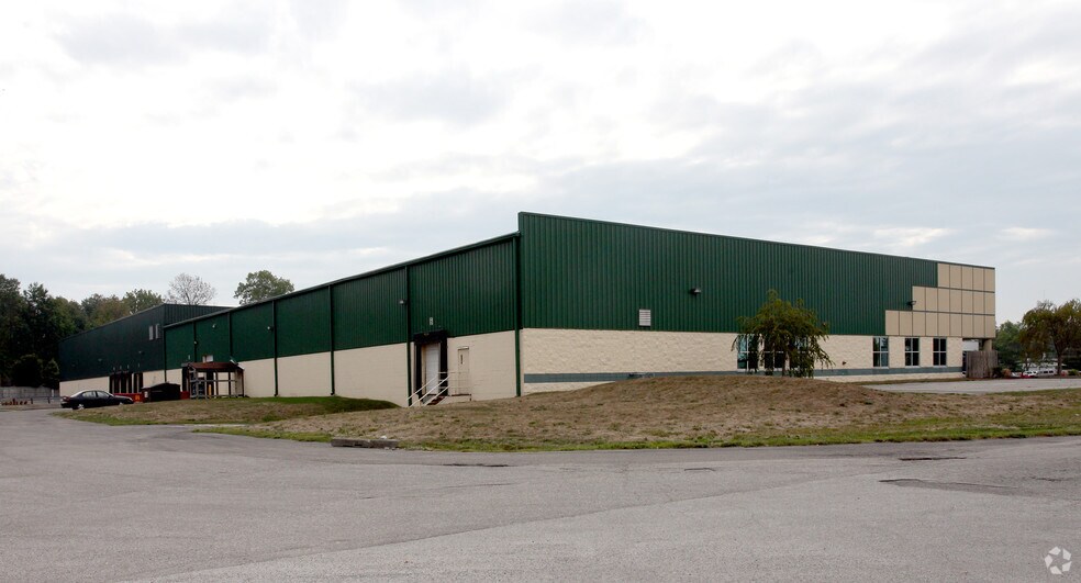 More Photos Of 915 Western Dr, Indianapolis Warehouse For Lease