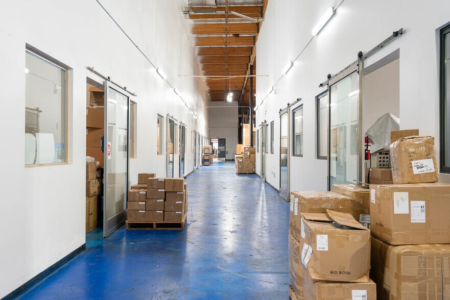 More Photos Of 10443 Arminta St, Sun Valley Warehouse For Sale