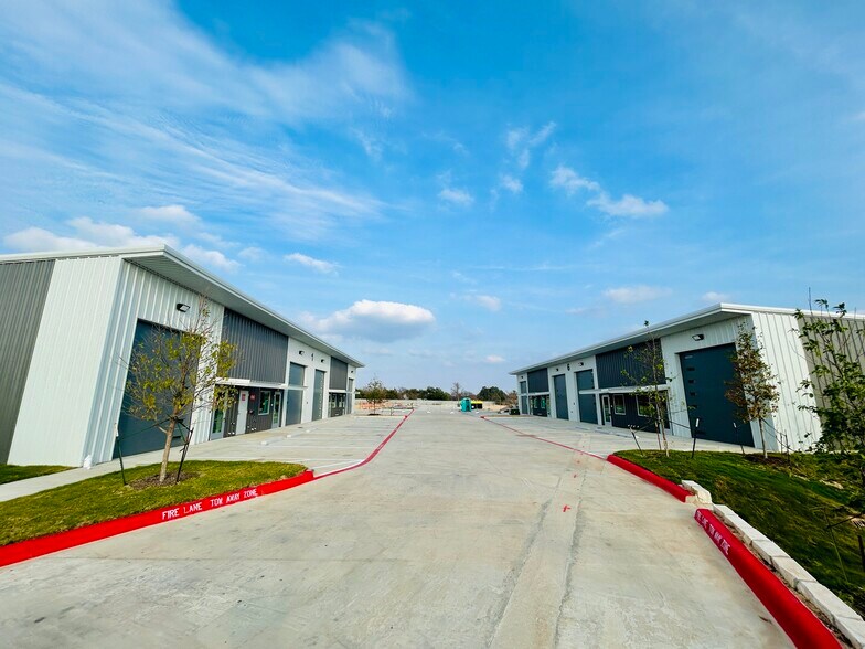 Primary Photo Of 1304 Leander Dr, Leander Warehouse For Lease