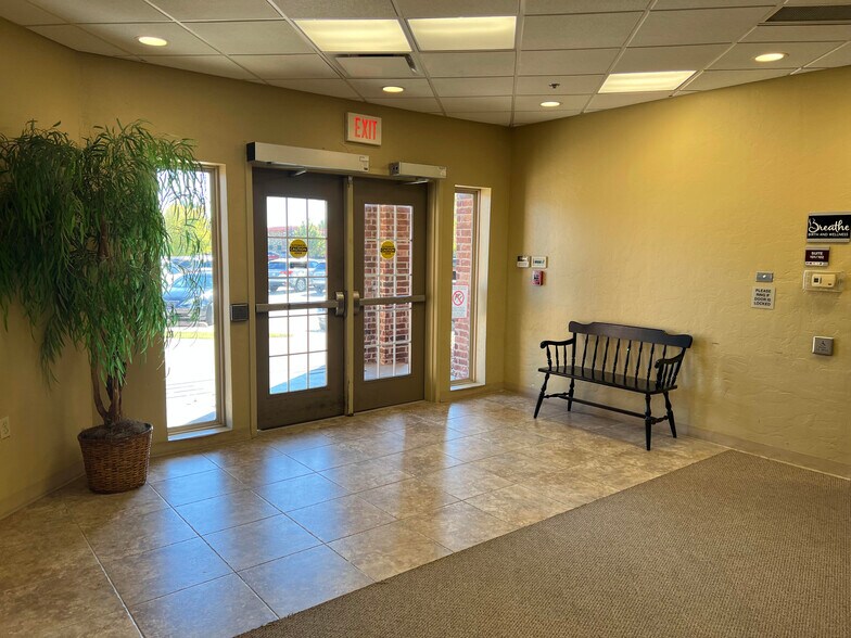 More Photos Of 4800 W San Antonio St, Broken Arrow Medical For Lease