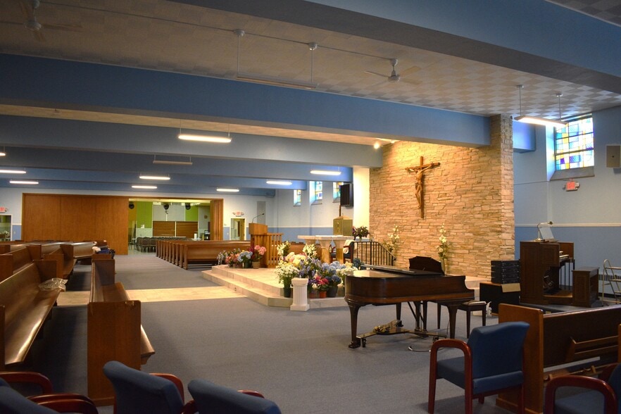 More Photos Of 400 Center Rd, Bedford Religious Facility For Sale