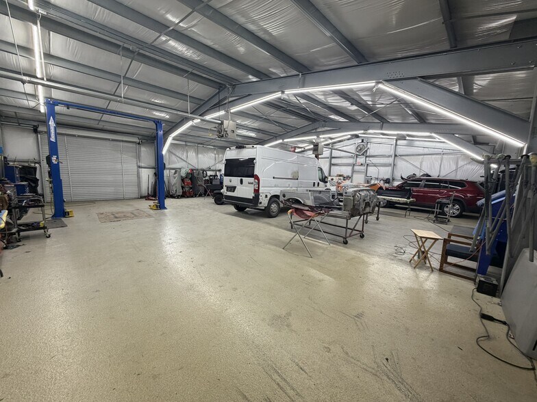 More Photos Of 12032 Middleground Rd, Savannah Warehouse For Sale