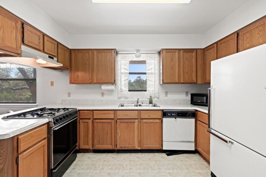 More Photos Of 1984 Grape Creek rd, Fredericksburg Specialty For Sale