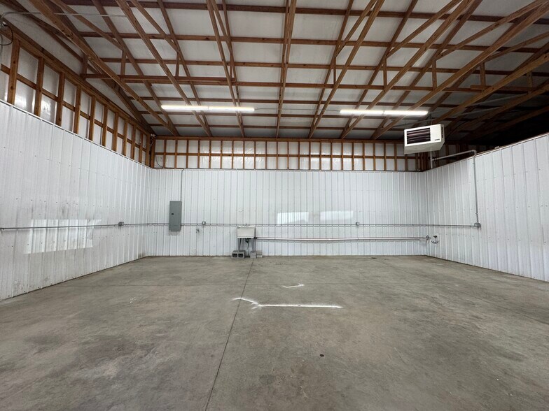 More Photos Of 165 Williams St, Tahlequah Industrial For Lease