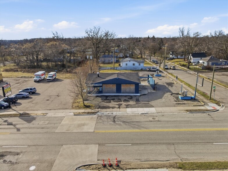 More Photos Of 684 Auburn Ave, Pontiac Auto Repair For Sale