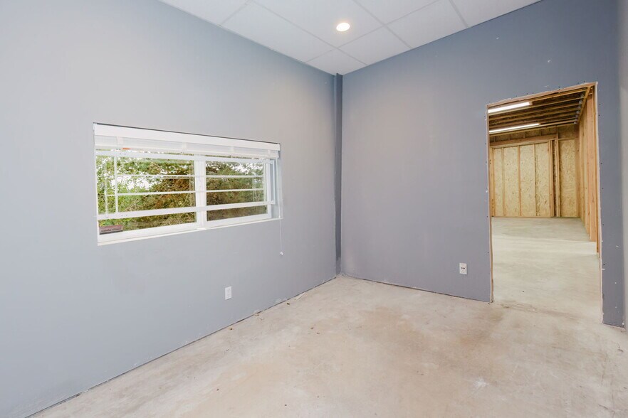 More Photos Of 1415 Lumsden Rd, Port Orchard Warehouse For Sale