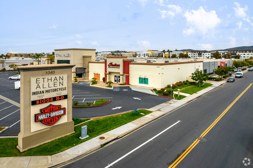 More Photos Of 1040 Los Vallecitos Blvd, San Marcos Showroom For Lease