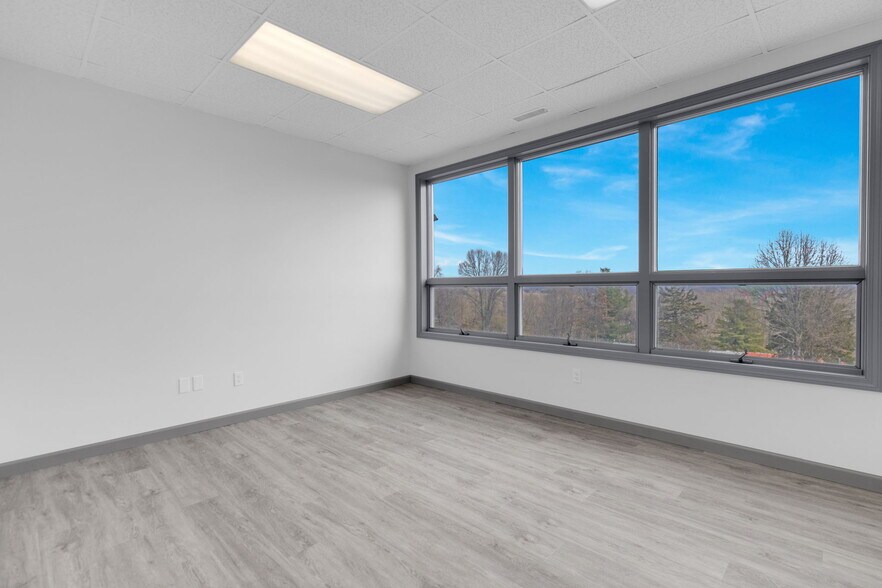 More Photos Of 75 Commerce Cir, Durham Service For Lease