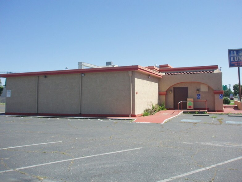More Photos Of 910 S Cherokee Ln, Lodi Restaurant For Sale