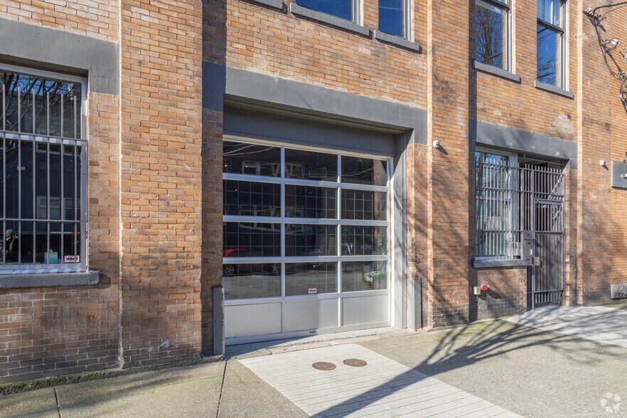 More Photos Of 339 Railway St, Vancouver Loft Creative Space For Lease