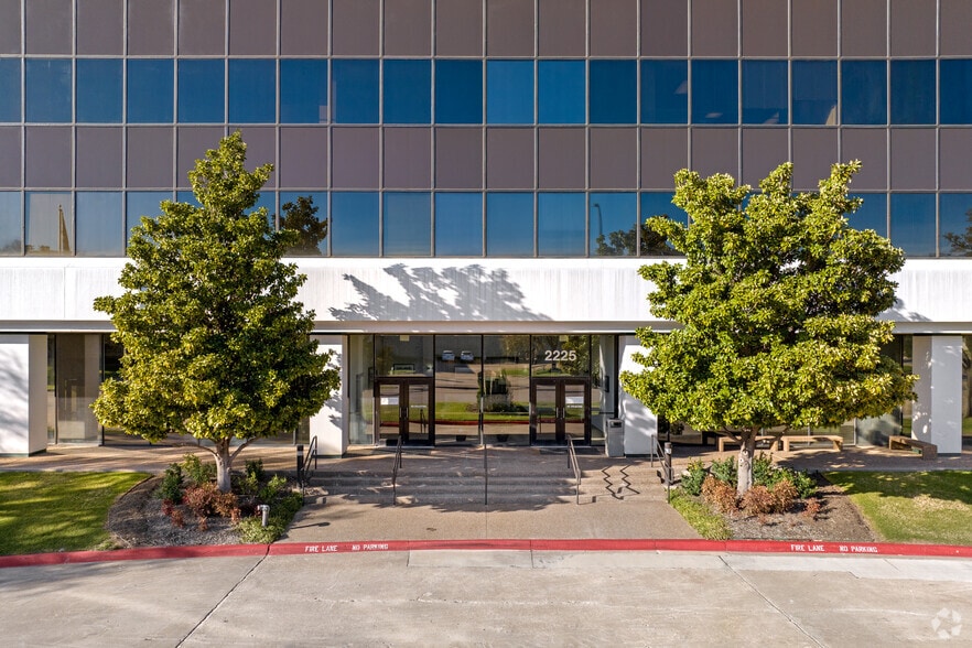 More Photos Of 2225 E Randol Mill Rd, Arlington Office For Lease