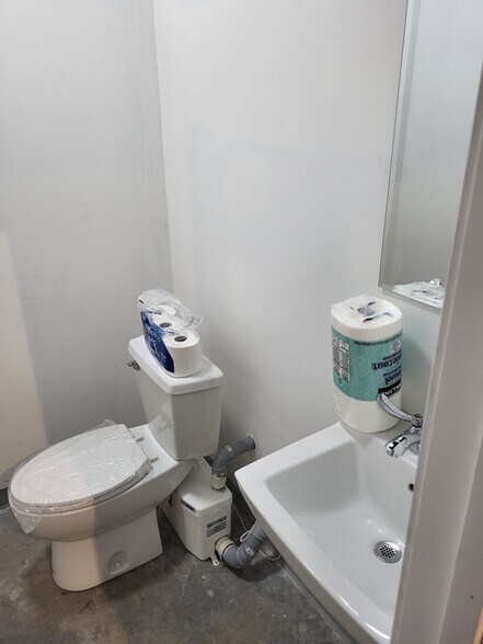 More Photos Of 26 Lombard St, Toronto Apartments For Lease