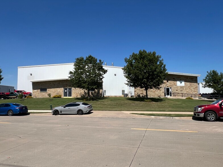 More Photos Of 3561 Shelby Ln, Denton Manufacturing For Sale