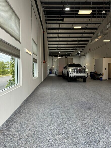 More Photos Of 3939 Tollhouse Dr, Naples Warehouse For Lease