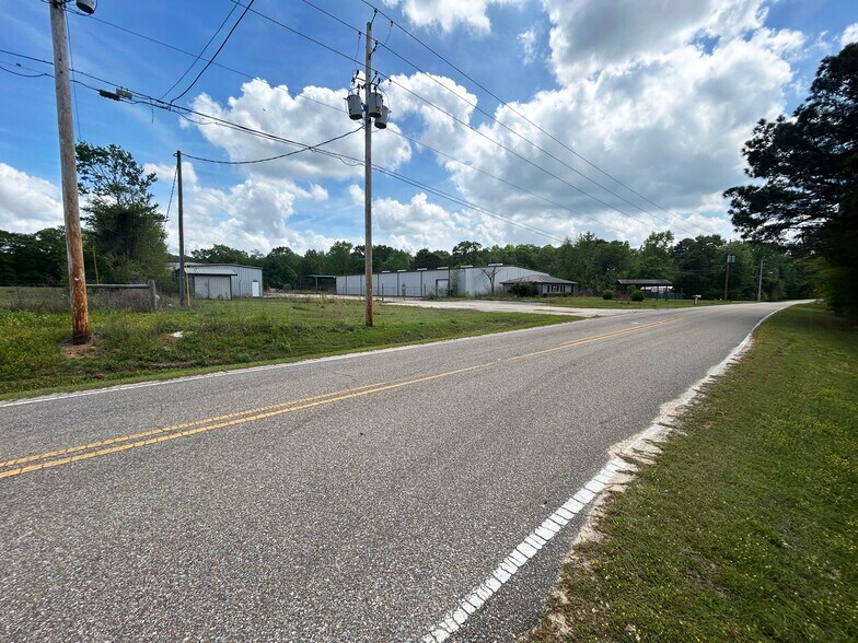More Photos Of 378 Eastland Rd, Dothan Distribution For Sale