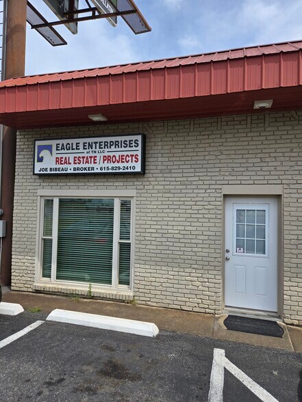 Primary Photo Of 1315 S Water Ave, Gallatin Freestanding For Lease