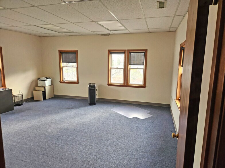 More Photos Of 155 Oak St, Glastonbury Medical For Sale