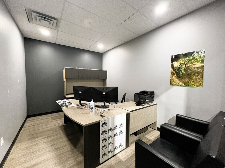 More Photos Of 1646 Bath Rd, Kingston Freestanding For Sale