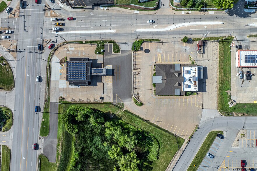 More Photos Of 3704 Faraon St, Saint Joseph Restaurant For Lease