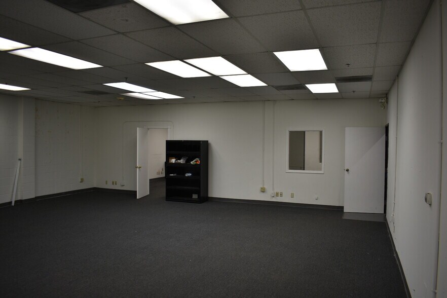 More Photos Of 1249 58th Pl, Los Angeles Warehouse For Lease